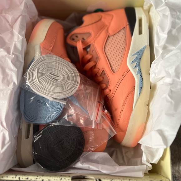 Air Jordan 5 x DJ Khaled
Crimson Bliss
Size 7.5 women US kid size 6 - Picture 4 of 8